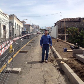 José Domingo Alonso, concejal de Ciudadanos C´s, de Icod de los Vinos, visitando las obras de El Amparo