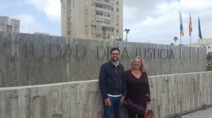 Beatriz Correas y Javier Amador tras presentar a la Fiscalía la nueva documentación