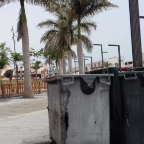 Ciudadanos pide al Ayuntamiento de Antigua que reubique los contenedores cercanos al parque infantil de Caleta de Fuste